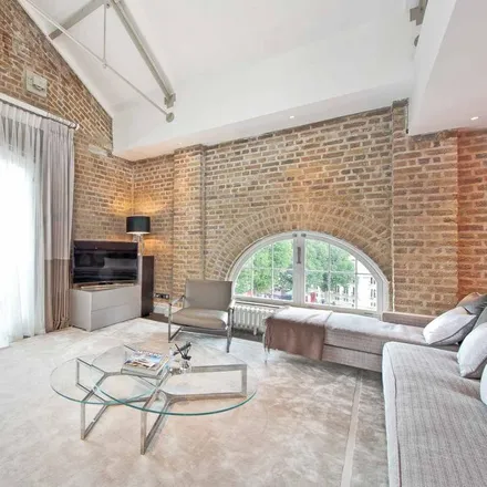 Image 2 - Ivory House, East Smithfield, London, E1W 1AT, United Kingdom - Apartment for rent