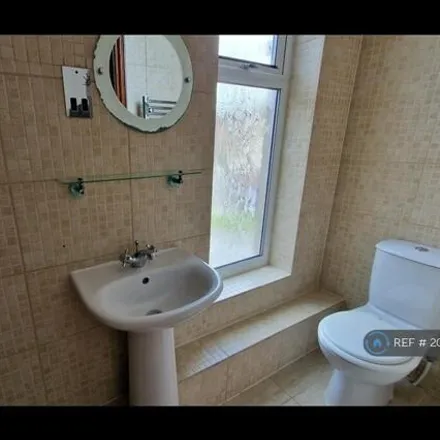 Image 5 - 3;3A Windsor Road, Manchester, M40 1QQ, United Kingdom - Apartment for rent