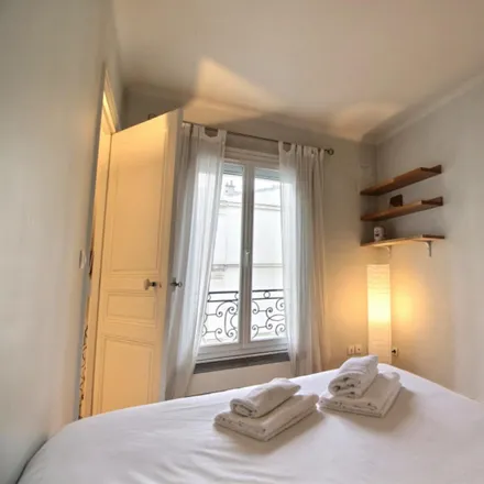 Image 2 - 3 Rue Rennequin, 75017 Paris, France - Apartment for rent