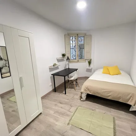 Rent this 7 bed room on Església de Sant Carles Borromeo in Carrer de Quevedo, 46001 Valencia