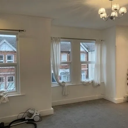 Image 3 - College Road, London, SW19 2BS, United Kingdom - Apartment for rent