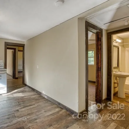 Image 9 - 1915 Old Spartanburg Road, Brookland Manor, Hendersonville, NC 28792, USA - House for sale