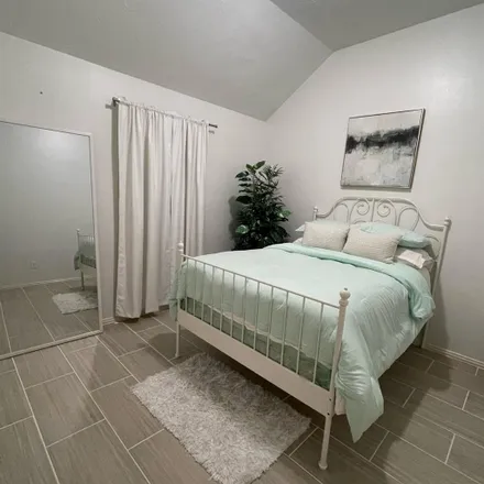 Rent this 1 bed room on 9832 Elizabeths Glen Lane in Harris County, TX 77375