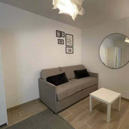 Rent this studio apartment on 61 Rue des Dames in 75017 Paris, France