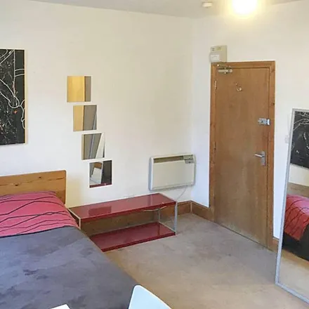 Rent this studio apartment on 91 Benwell Road in London, N7 7BA