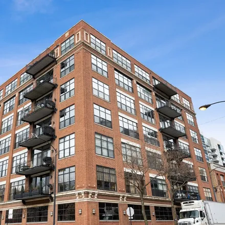 Rent this 2 bed condo on 850 West Adams Street in Chicago, IL 60607