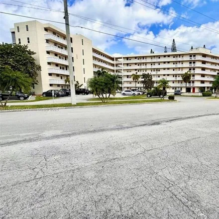 Image 5 - 2910 Point East Drive, Aventura, FL 33160, USA - Condo for sale