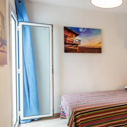 Rent this 4 bed room on Carrer d'Estruch in 08904 l'Hospitalet de Llobregat, Spain