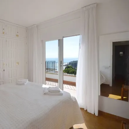 Rent this 2 bed apartment on 17255 Begur