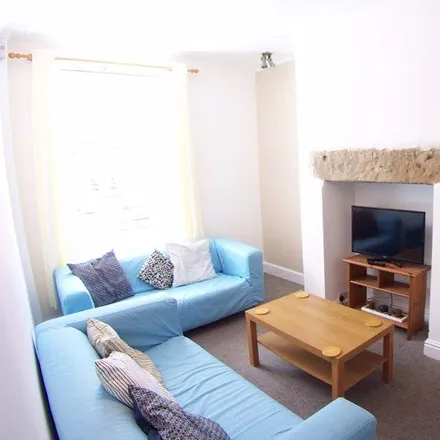 Rent this 2 bed room on Thornville View in Leeds, LS6 1JW