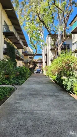 Buy this 1 bed condo on 5436 White Oak Avenue in Los Angeles, CA 91316