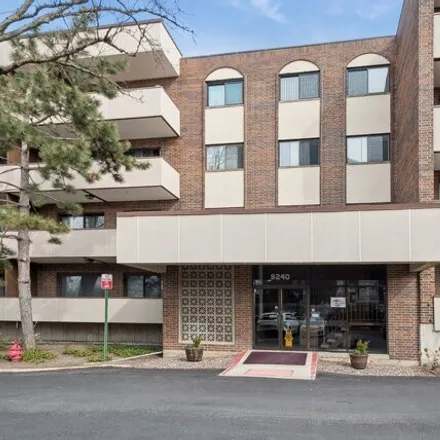 Image 3 - Gross Point Towers, 9240 Gross Point Road, Skokie, IL 60077, USA - Condo for sale