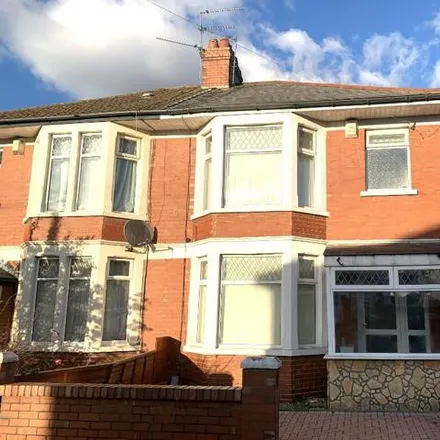 Rent this 4 bed duplex on Avondale Crescent in Cardiff, CF11 7DF