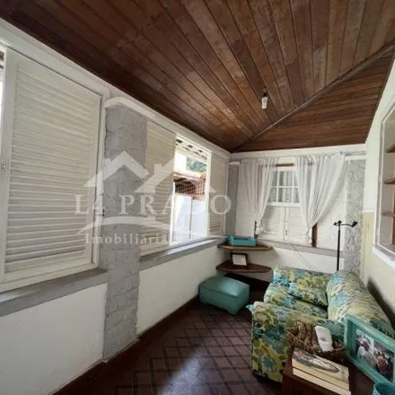Buy this 5 bed house on Trilha de acesso a Pedra do Itamarati ou Cabeça de Cavalo in Cascatinha, Petrópolis - RJ