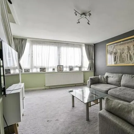 Image 2 - Proctor House, Avondale Square, London, SE1 5EU, United Kingdom - Apartment for sale