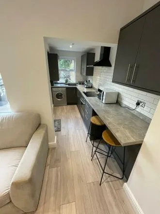 Image 2 - 74 Holberry Gardens, Sheffield, S10 2FR, United Kingdom - House for rent