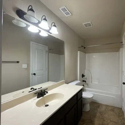 Image 7 - 917 Brown Rock Dr, New Braunfels, Texas, 78130 - Apartment for rent