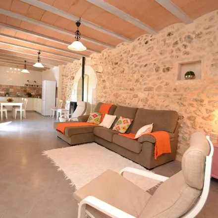 Rent this 3 bed townhouse on 07015 Palma