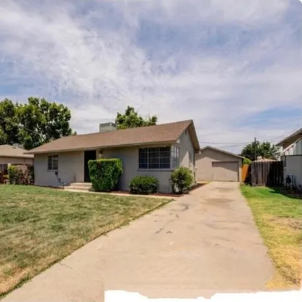 Buy this 2 bed house on 1359 East Brown Avenue in Fresno, CA 93704