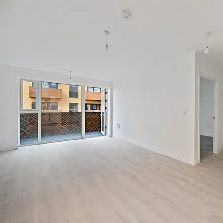 Image 7 - Western Avenue, London, W3 7AY, United Kingdom - Apartment for rent