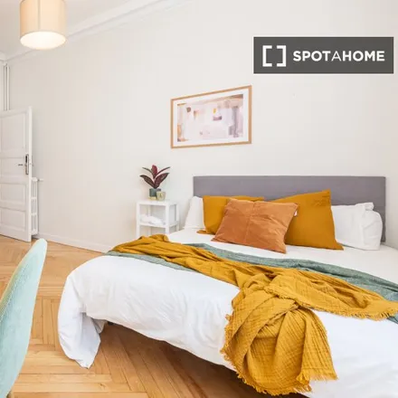 Rent this 6 bed room on Madrid in Confederación Española de Organizaciones Empresariales, Calle de Diego de León