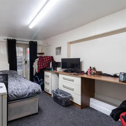 Image 4 - Cross Cliff Road, Leeds, LS6 2AX, United Kingdom - Apartment for rent