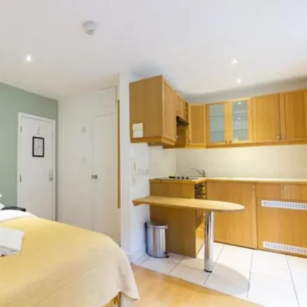 Rent this studio apartment on Slim Chickens in Brunswick Square, London