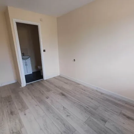 Rent this 3 bed townhouse on Newmarsh Road in London, SE28 8TG