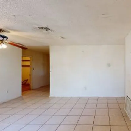 Image 1 - 910 7th Street, Floresville - Apartment for sale
