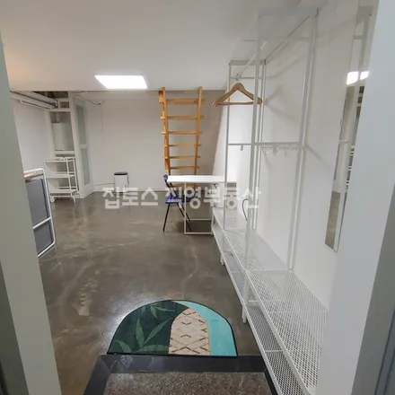 Rent this studio apartment on 서울특별시 강남구 대치동 959-8