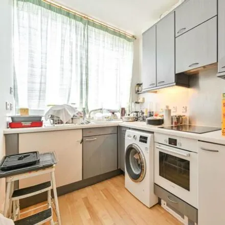 Image 3 - The Chambers, Chelsea Harbour Drive, London, SW10 0UG, United Kingdom - Apartment for sale
