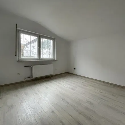 Rent this 6 bed apartment on An der Riehe 31 in 30916 Altwarmbüchen, Germany