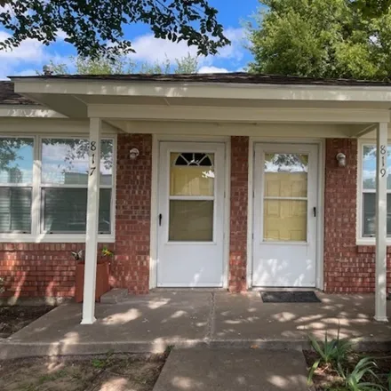 Rent this 2 bed duplex on 819 E Lindsey St