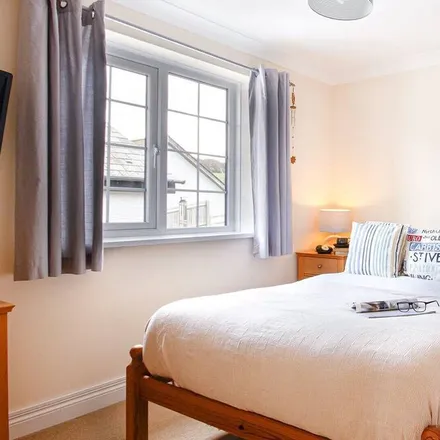 Rent this 3 bed duplex on Crantock in TR8 5RW, United Kingdom