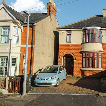 Rent this 3 bed house on Grosvenor Road in Swindon, SN1 4NN