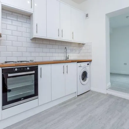 Rent this 3 bed apartment on Foulden Road in London, N16 7XA