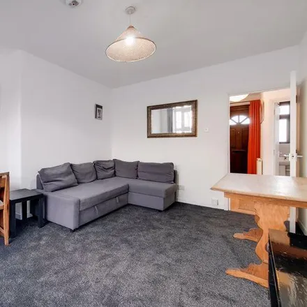 Image 3 - Colville House, Waterloo Gardens, London, E2 9HP, United Kingdom - Apartment for rent