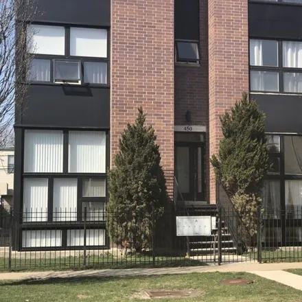 Buy this 3 bed condo on 450 East Bowen Avenue in Chicago, IL 60653