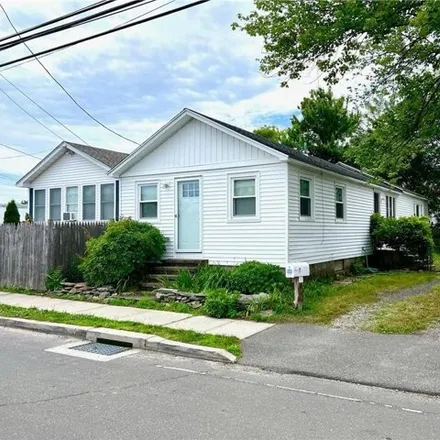 Rent this 2 bed house on 1116 Reef Rd in Fairfield, Connecticut