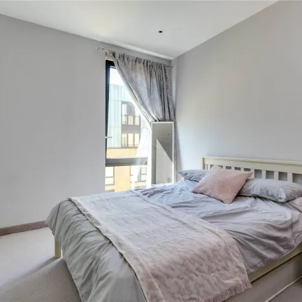 Image 3 - Cooper's Lofts, 5 Bubbling Well Square, London, SW18 1UJ, United Kingdom - Apartment for rent