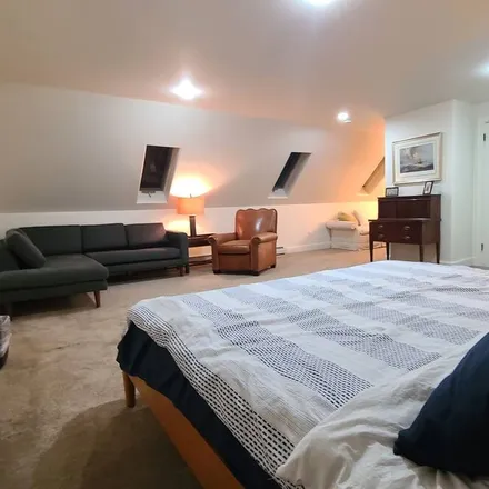 Rent this 4 bed apartment on Portland