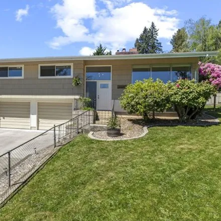 Buy this 4 bed house on 2448 Sunrise Street in Kelso, WA 98626