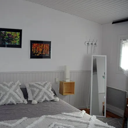Rent this 1 bed house on 09400 Tarascon-sur-Ariège
