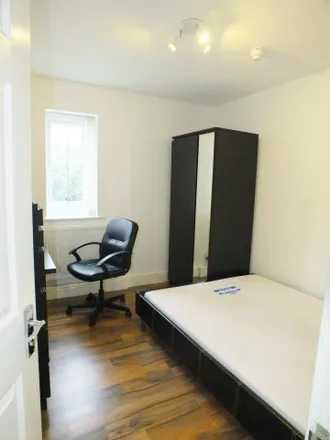 Rent this 3 bed apartment on Simply Pizza in 201 Alfreton Road, Nottingham