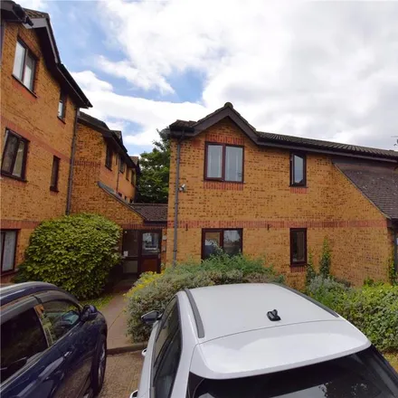 Rent this 2 bed apartment on Overton Drive in Goodmayes, London