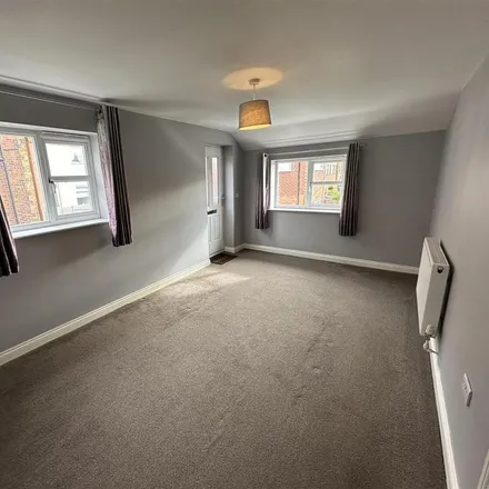 Image 6 - 28 Sunny View, East Ardsley, WF3 2JP, United Kingdom - Apartment for rent