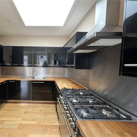 Rent this 3 bed apartment on 54A Great King Street in City of Edinburgh, EH3 6QU