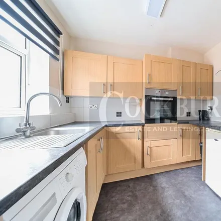 Rent this 3 bed townhouse on Widecombe Road in London, SE9 4HQ
