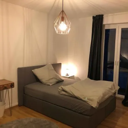Rent this 3 bed room on Grüneburgweg 106 in 60323 Frankfurt, Germany