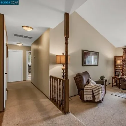 Image 3 - 4453 Grays Court, Concord, CA 94518, USA - House for sale